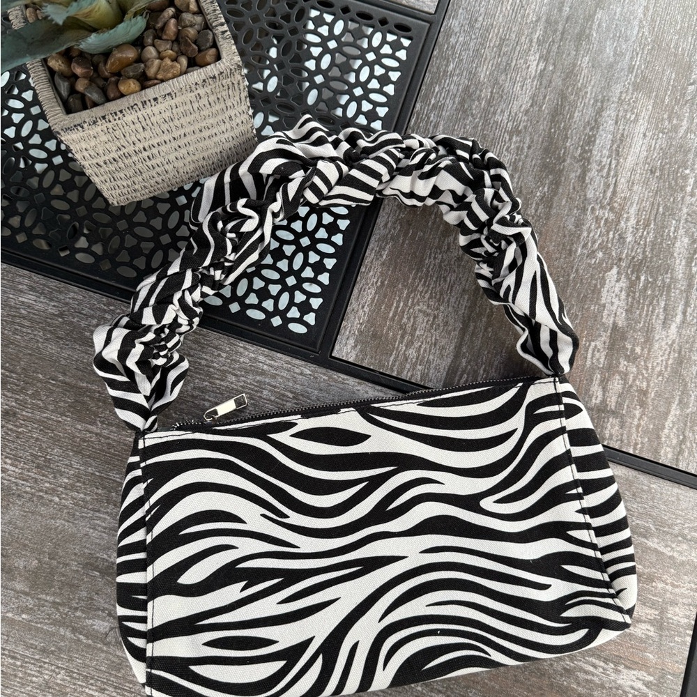Zebra Shoulder Bag🤍